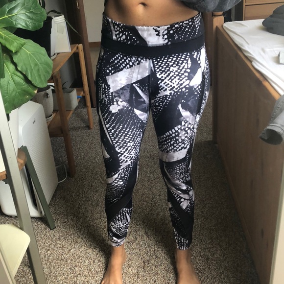 Lululemon Inspire tight II - Picture 2 of 9